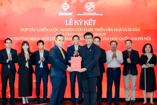 Lễ trao nhận hợp đồng nghiên cứu cho 03 dự án tại lễ ký kết.