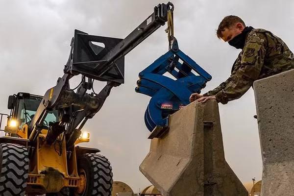 Cuộc tấn công của Iran buộc Mỹ cân nhắc cách bố trí lực lượng mới