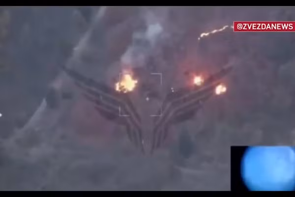 Cảnh drone FPV ra loạt đòn chính xác vào mục tiêu đối phương