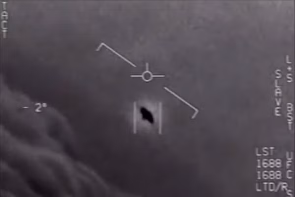 Tổng thống Mỹ Donald Trump đã ra lệnh Lầu Năm Góc giải mật toàn bộ hồ sơ về UFO.