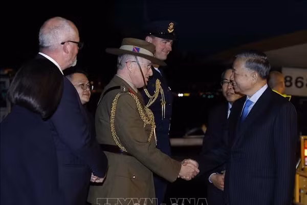 Tổng Bí thư, Chủ tịch nước Tô Lâm đến sân bay Sydney Kingsford Smith, bắt đầu chuyến thăm cấp Nhà nước Australia. Ảnh: Thống Nhất/TTXVN