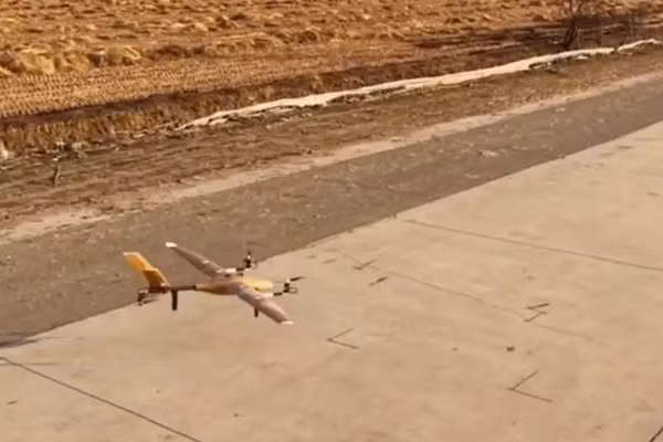 Drone tre dài 2,5m của các nhà nghiên cứu Trung Quốc đã thực hiện chuyến bay thử nghiệm thành công.