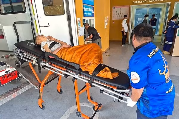 Cụ bà gõ nắp quan tài ngay trước phút hỏa táng