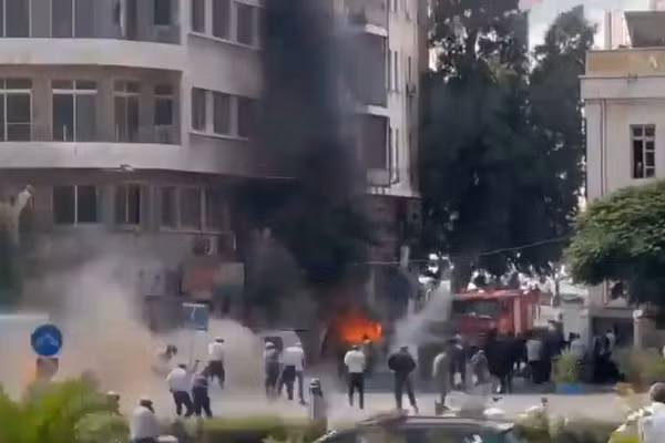 2 vụ nổ rung chuyển Damascus khi Tổng thống Pháp đang công du Syria