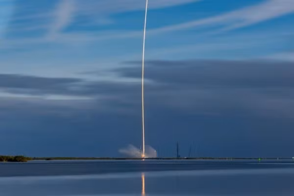 Tên lửa Falcon 9 phóng vệ tinh Starlink. Ảnh: SpaceX