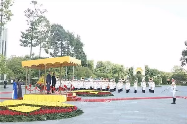 Lễ đón trọng thể Tổng thống Thụy Sĩ Guy Parmelin và Phu nhân Caroline Parmelin thăm chính thức Việt Nam. Ảnh: Thống Nhất/TTXVN