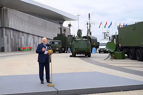 Tổng thống Belarus kêu gọi tạo công nghệ đột phá cho ra sát thủ UAV