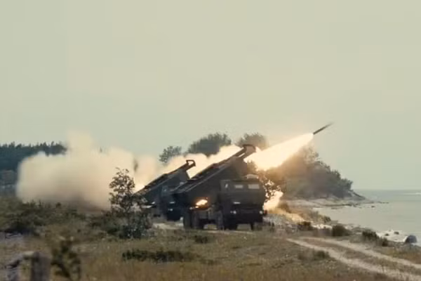Hệ thống HIMARS của Quân đội Estonia khai hỏa lần đầu tiên. 