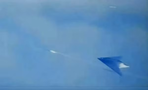 UAV tàng hình Trung Quốc lần đầu phóng tên lửa không đối không?