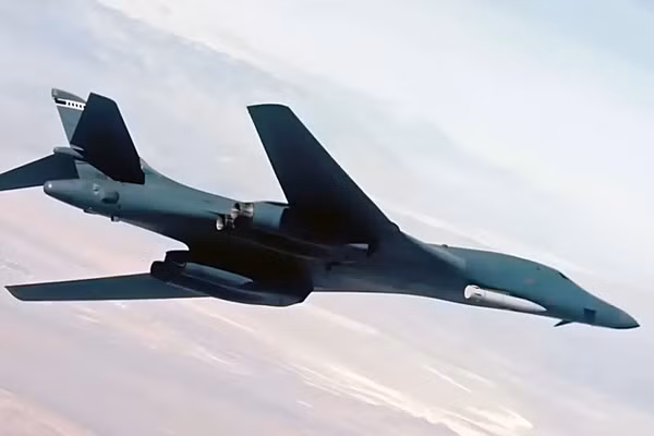 Lần đầu công bố hình ảnh B-1B Lancer mang tên lửa siêu vượt âm