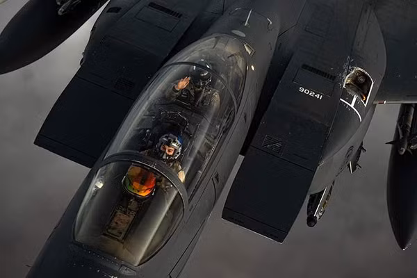 Phản ứng của Tổng thống Trump sau khi tiêm kích F-15E bị bắn hạ