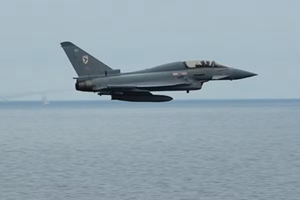 Tiêm kích Typhoon.