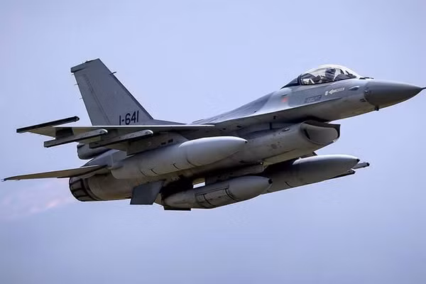 Lý do Ukraine thiếu tên lửa nghiêm trọng cho tiêm kích F-16