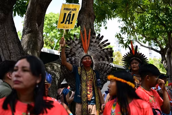 Hàng nghìn người đổ xuống đường Brazil đòi công lý khí hậu
