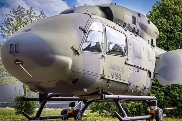 Trực thăng tự hành U145 đỗ trên bề mặt nhựa đường. Ảnh: Airbus