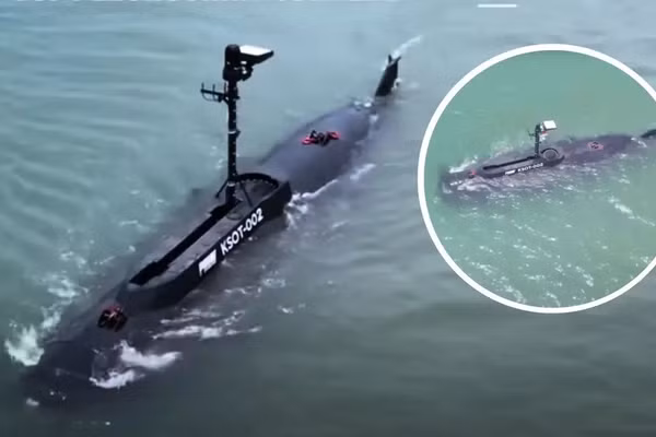 Tàu ngầm không người lái KSOT phóng ngư lôi cực mạnh