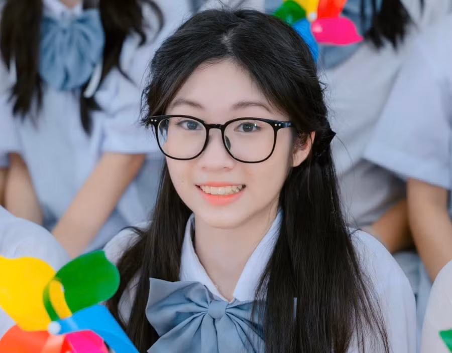 nu-sinh-thu-khoa.jpg