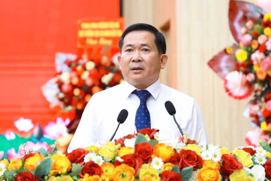 Ông Đinh Văn Nơi phát biểu nhận nhiệm vụ.