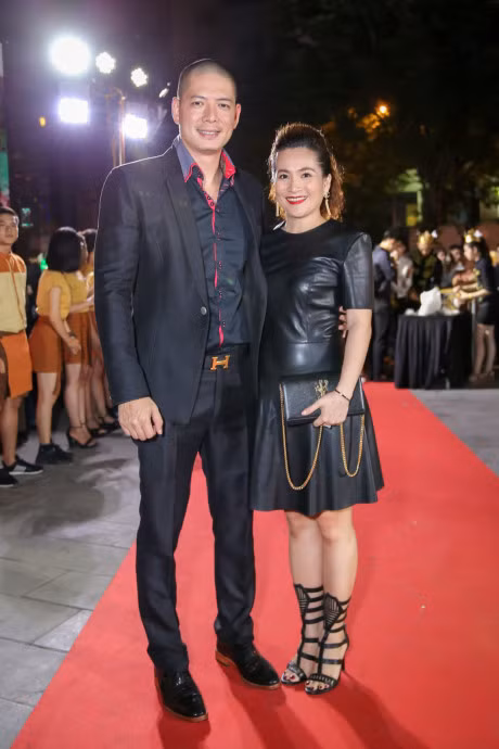 Vợ chồng Bình Minh tình cảm khi xuất hiện cùng dàn sao trên thảm đỏ - Ảnh 2 Vo chong Binh Minh tinh cam khi xuat hien cung dan sao tren tham do - Anh 2