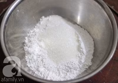 Lam banh ran luc lac nong hoi - mon banh dang 