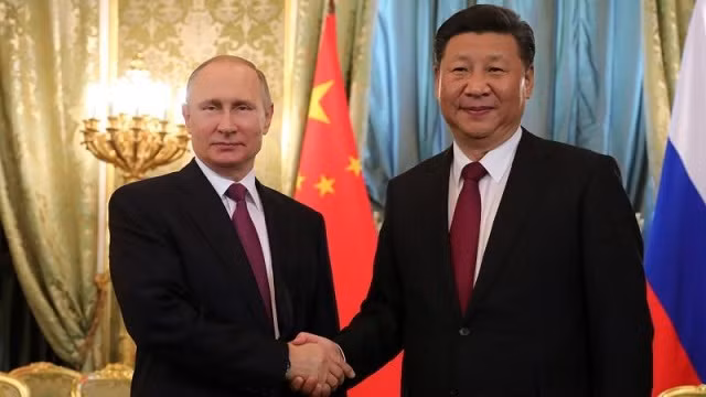 TT Nga Putin và Chủ tịch Trung Quốc Tập Cận Bình (phải)
