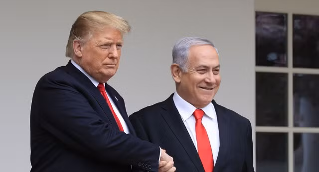 TT Mỹ Donald Trump và Thủ tướng Israel Benjamin Netanyahu (phải)