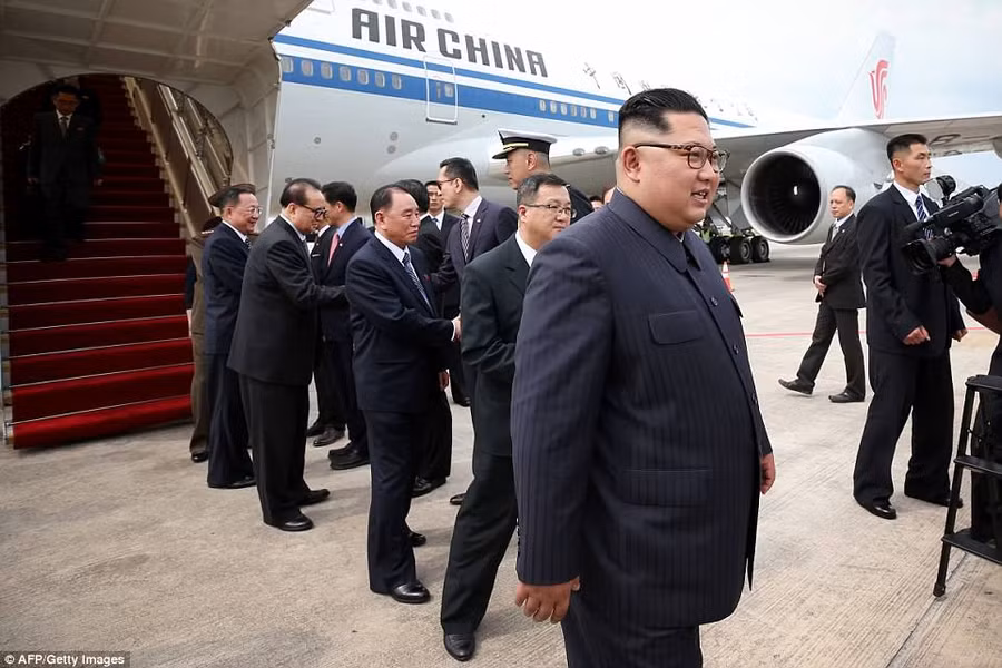 Ông Kim rời sân bay