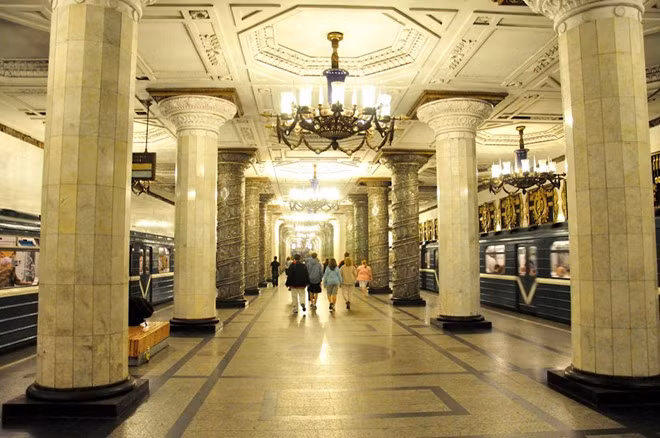 Ga Avtovo tại St Petersburg Được mở cửa vào năm 1955 với các cột đá cẩm thạch, đến nay nơi đây vẫn là một trong những ga tàu điện ngầm đẹp nhất thế giới.