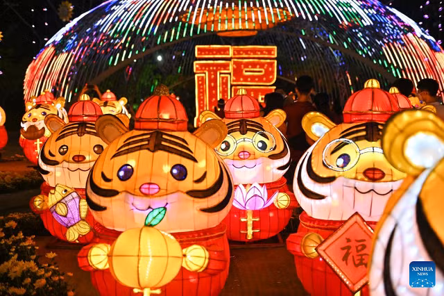 Hội chợ đèn lồng chủ đề về hổ ở Malaysia.
