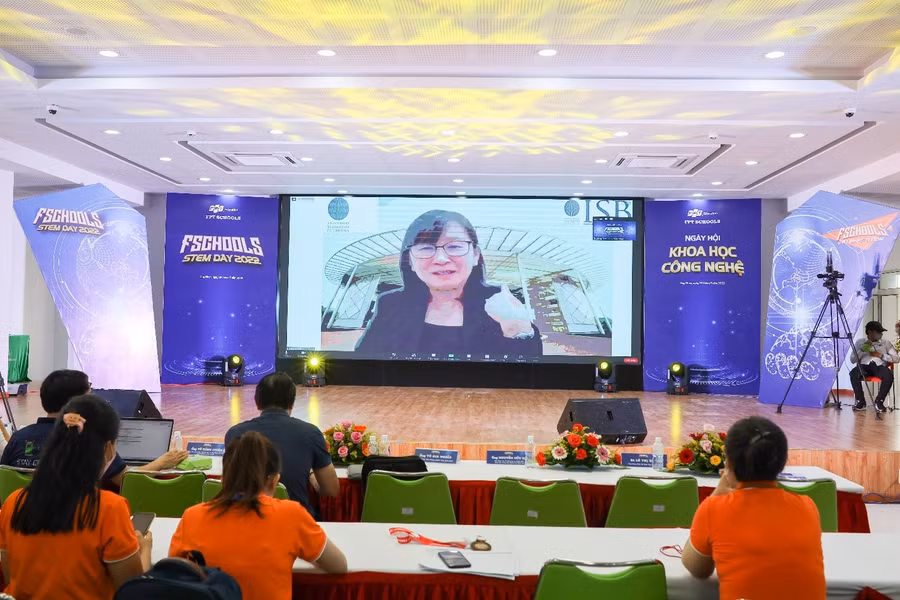 Chong Su Li chia sẻ tại hội thảo Kinh nghiệm đào tạo STEM cho học sinh phổ thông.