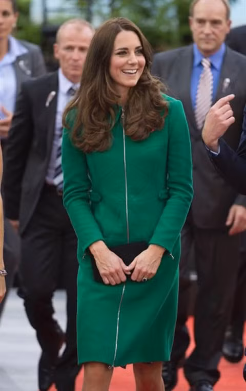 Vay lien mau xanh thanh lich nhu cong nuong Kate Middleton