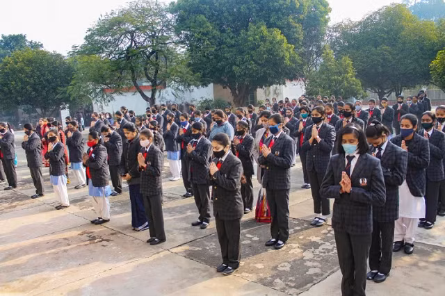 Các lớp từ 9 đến 12 được học trực tiếp trở lại ở Delhi, Uttar Pradesh, Kerala, Odisha và Bihar.