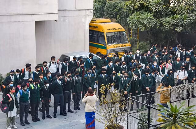 Các trường học ở Delhi và 4 bang khác mở cửa trở lại.