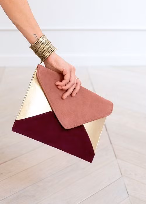 cách cầm clutch tay