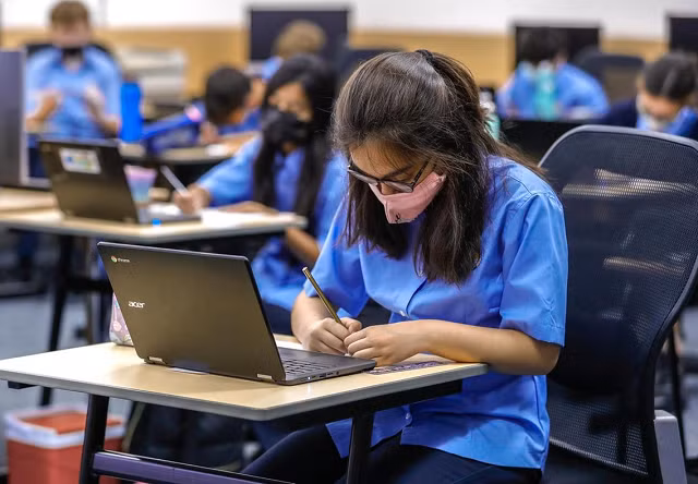 Học sinh Abu Dhabi hân hoan trở lại trường sau 8 tháng học trực tuyến ảnh 7