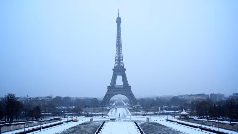 Paris, Pháp.