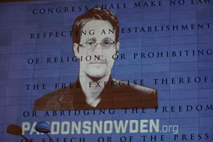 Nga sẽ dùng cựu điệp viên Snowden "làm quà" cho Mỹ?