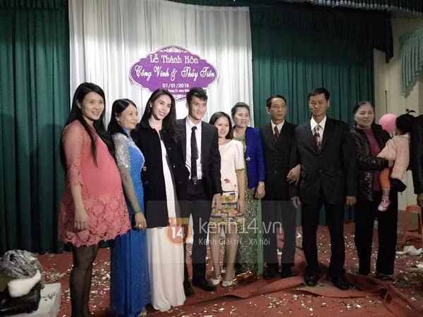 Độc quyền: Ảnh Công Vinh - Thủy Tiên chụp cùng họ hàng 2
