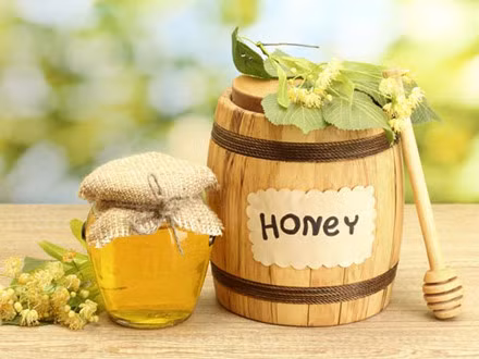 12 thực phẩm tốt nhất giúp chữa ngộ độc thực phẩm Mật ong: Mật ong có tính kháng khuẩn và kháng nấm có thể làm giảm sự khó tiêu và thúc đẩy khả năng tiêu hoá của bạn.