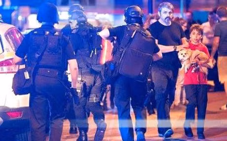 FBI da tung canh bao Anh ve vu khung bo o Manchester - Anh 2
