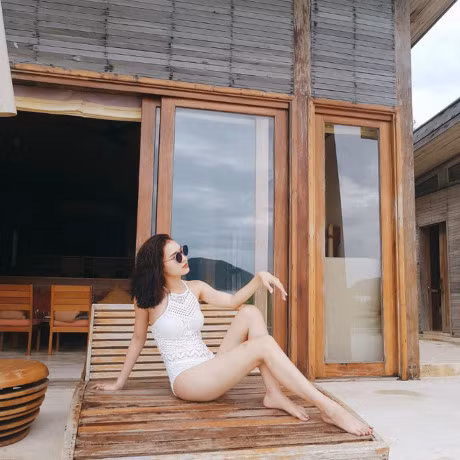 Ngoc Trinh dang yeu khi lam mat nung, Pham Huong quyen ru tro lai style 