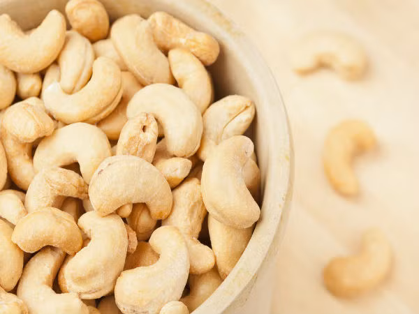 Hạt điều: ¼ chén hạt điều có 89mg magie. Ngoài ra, hạt điều còn giàu folate và vitamin K