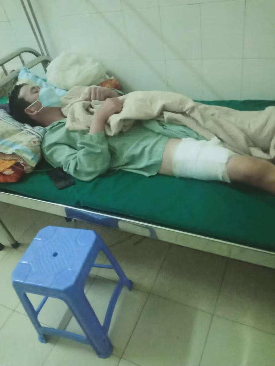 Ông Quàng Văn Hiển hiện đang được điều trị tại Bệnh viện Đa khoa tỉnh Điện Biên.