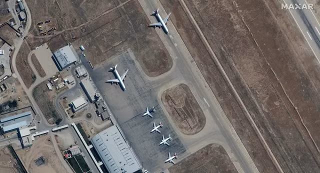 Máy bay tại một sân bay ở Afghanistan.