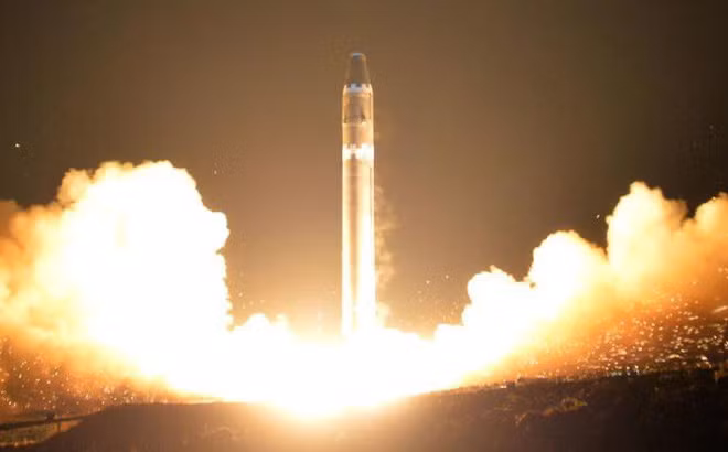 Hình ảnh tên lửa Hwasong-15