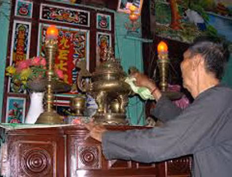 Thờ phụng là trách nhiệm, luân lý của người Việt, thể hiện tình cảm, niềm tin huyết thống gia đình, tổ tiên. me
