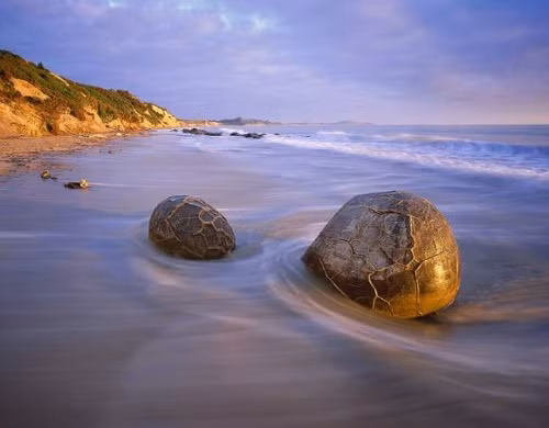 Những viên đá kỳ lạ này nằm ở Moeraki, một làng chài nhỏ trên đảo Nam, New Zealand. Ảnh: Amusing. 3-6413-1437982630.jpg