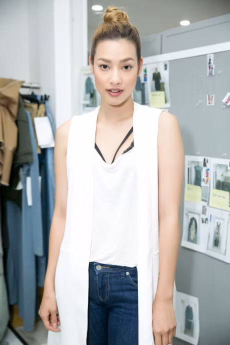 Lilly Nguyen mo man show dien cua nha thiet ke Le Ha - Anh 1