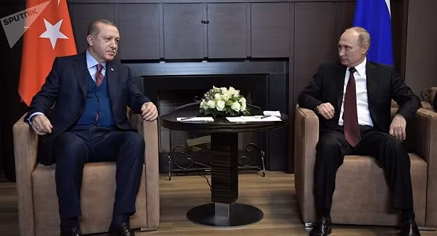 Tổng thống Thổ Nhĩ Kỳ Tayyip Erdogan và Tổng thống Nga Putin (phải)