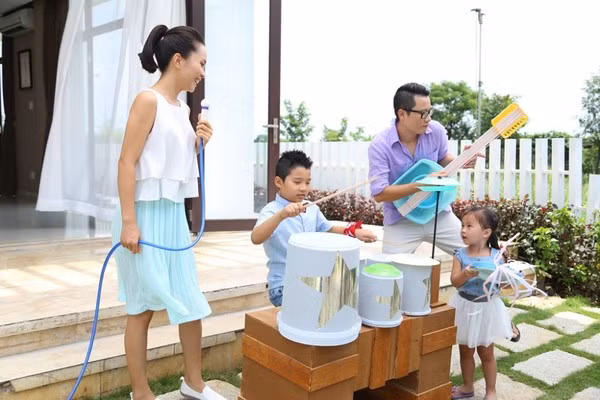 Hoàng Bách tâm sự yêu vợ nhiều hơn sau khi tham gia "Bố ơi mình đi đâu thế?" Hoàng Bách tâm sự yêu vợ nhiều hơn sau khi tham gia "Bố ơi mình đi đâu thế?"